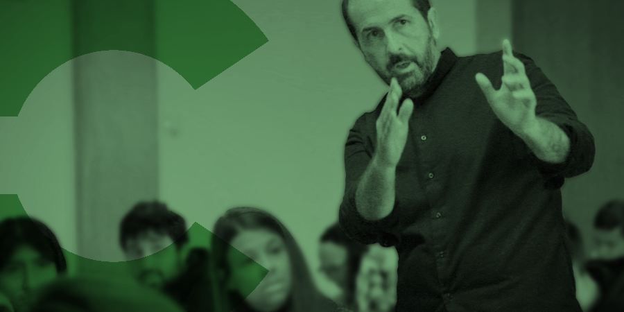 Antonio Fernández-Coca es profesor universitario con una fuerte vocación por la docencia.